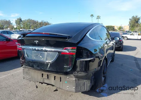 2017 Tesla Model X 100D/75D/90D z USA, uszkodzony, nr VIN 5YJXCAE22HF079481